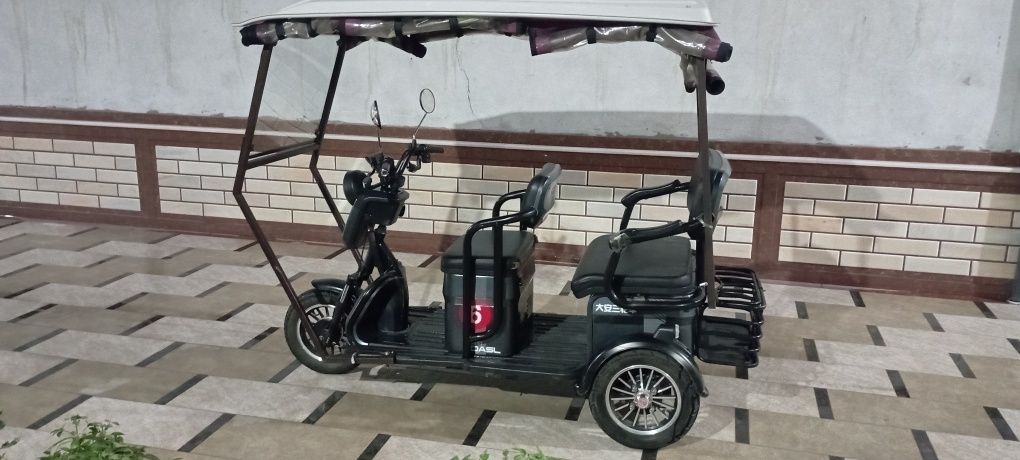 DASL skuter sotiladi holati zoʻr ideal tom oynek qoʻyilgan .