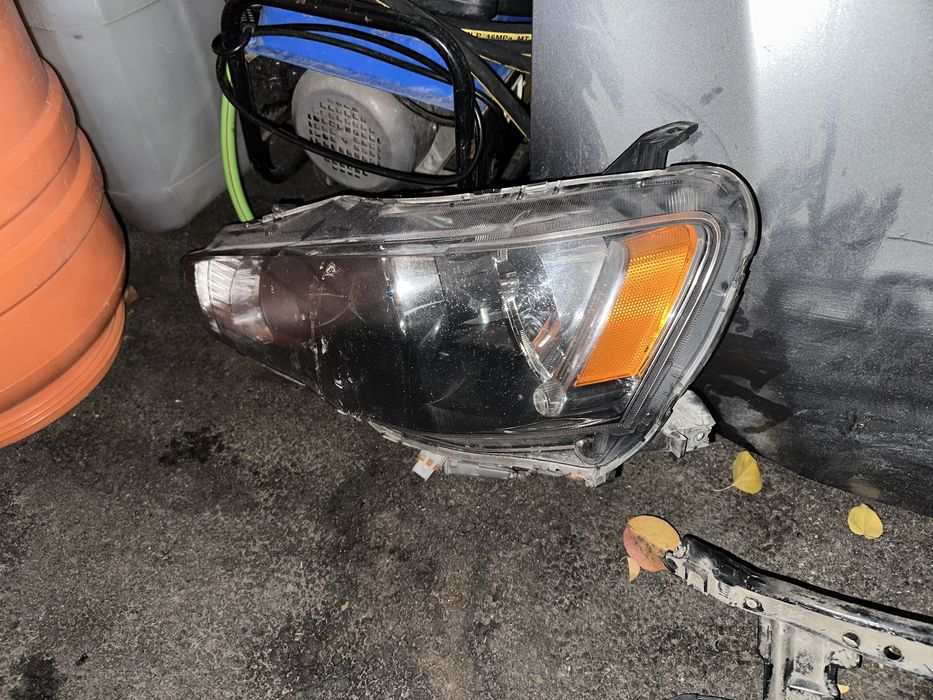 Продам Фару левая сторона Лансер10.Б/У Оригинал