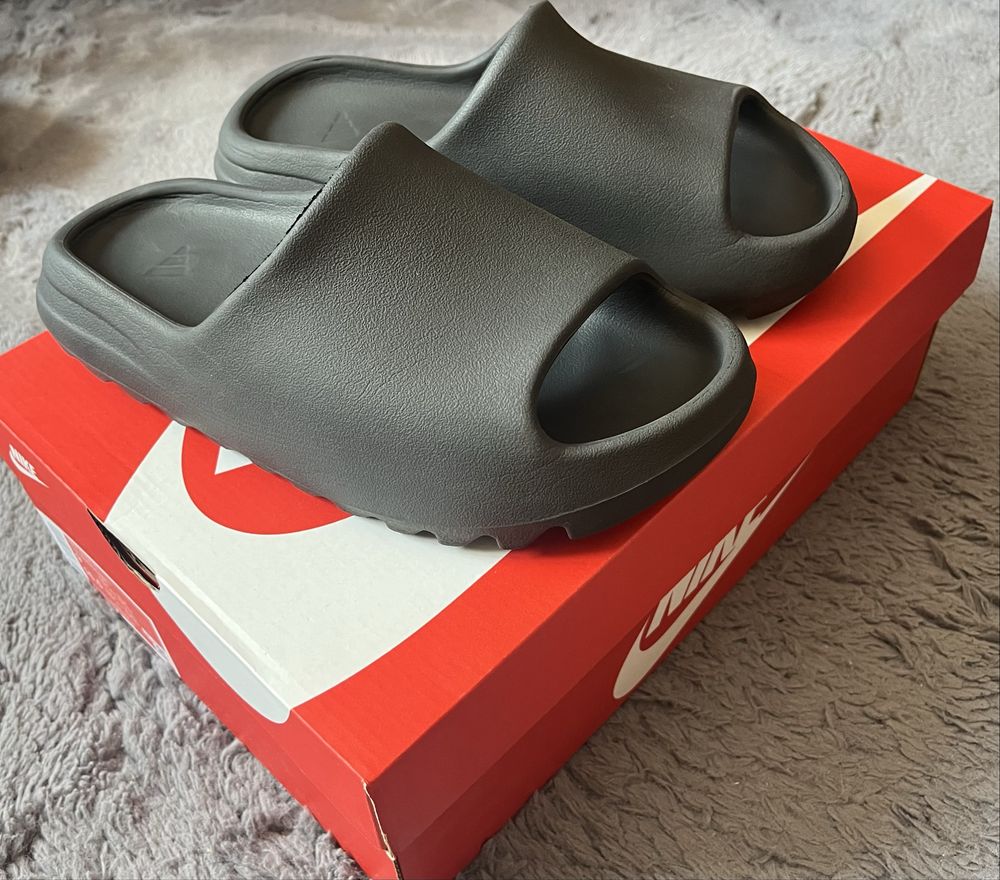 Adidas Yeezy Slides, размер 40/41, оригинални