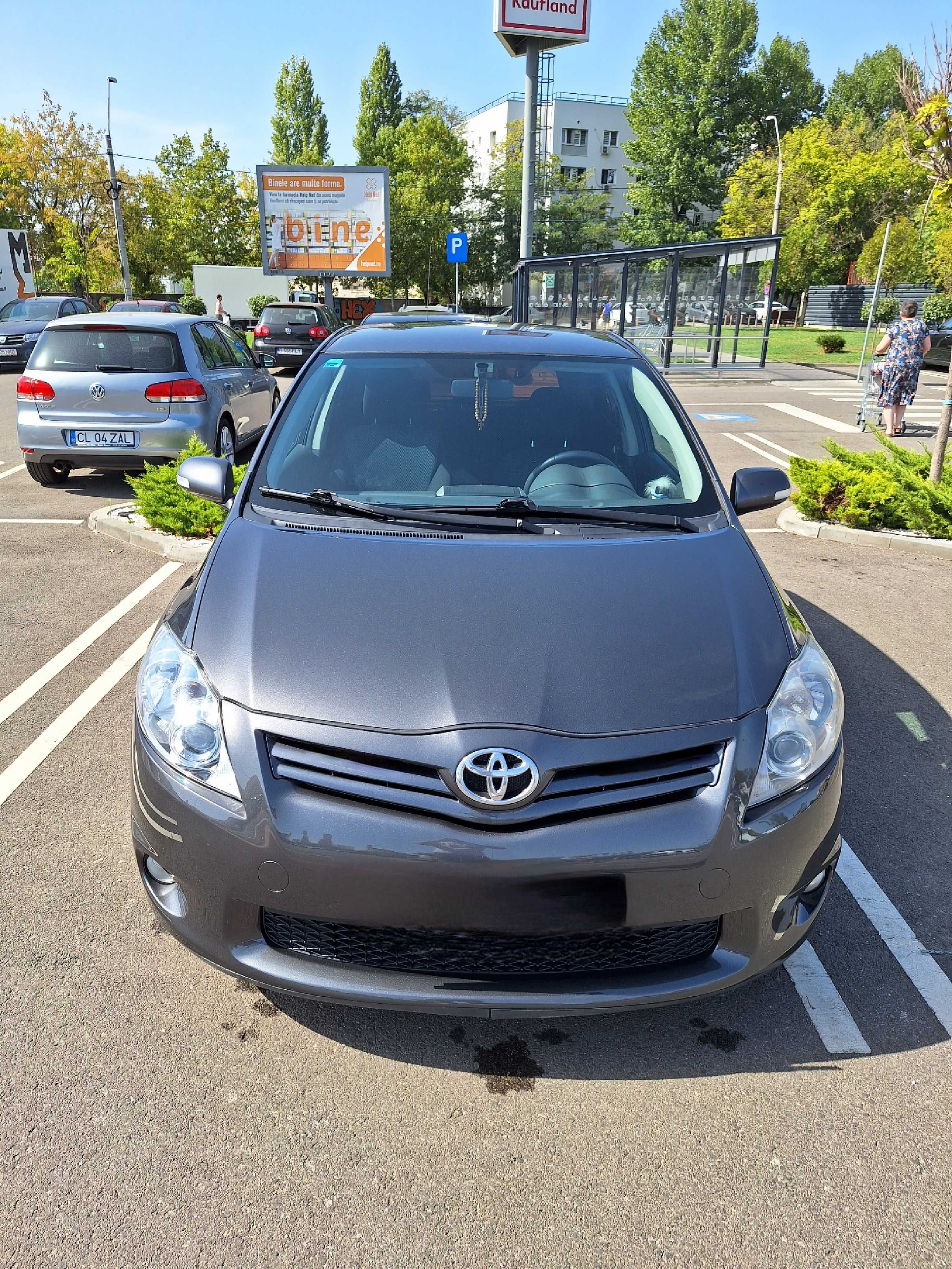 Toyota auris diesel facelift 2010 6+1 viteze gri carbon metalizat