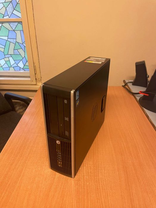 HP Compaq 8200 Elite Small Form Factor PC