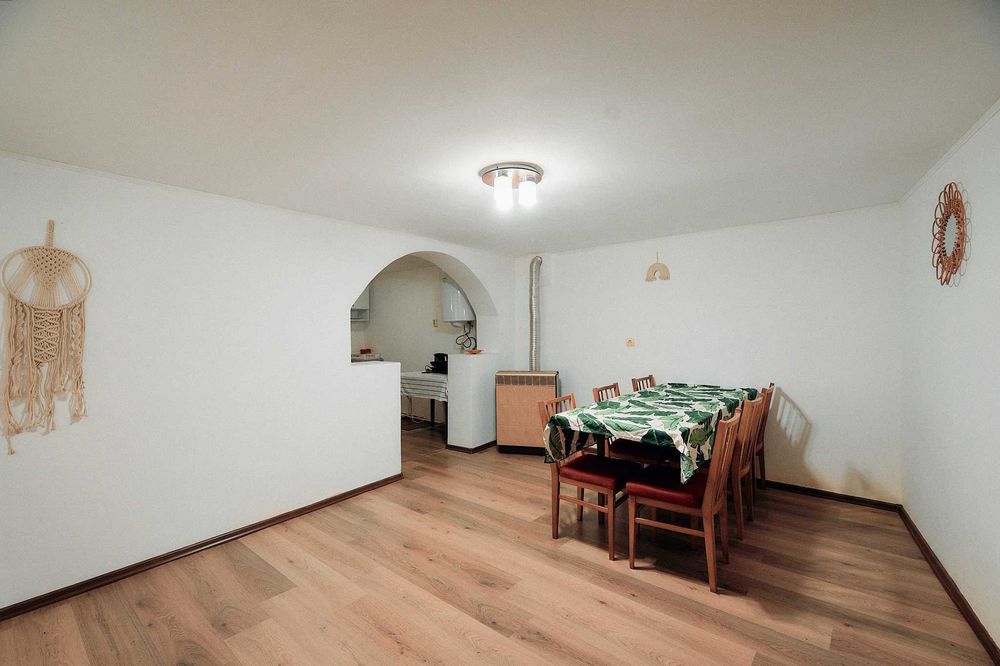 casa saseasca cu curte, gradina mare si pivnita zidita