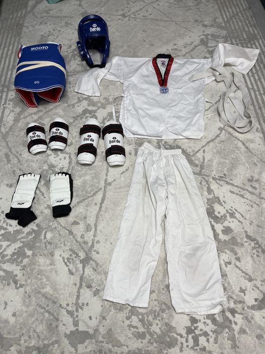 Комплект амуниций для тхэквандо