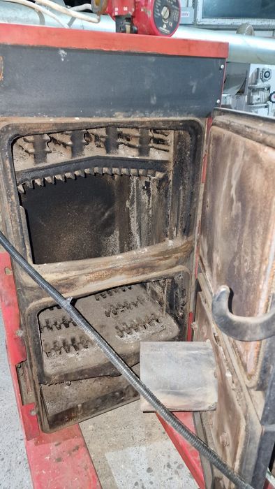 Vând centrala ferroli fonta 30kw cu arzator de peleti