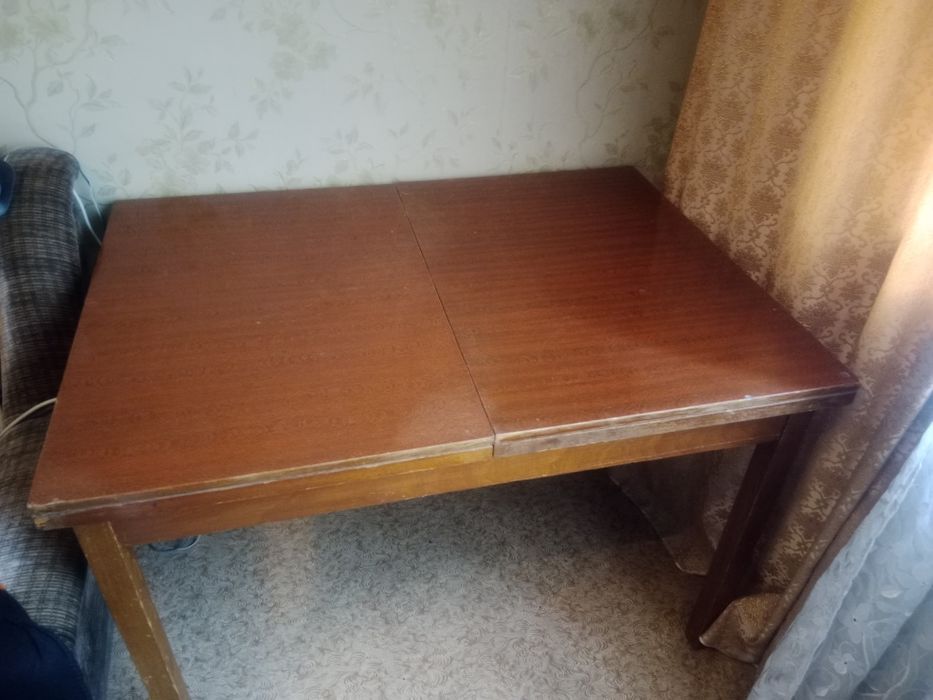 Продам стол раздвижной. Б/у. Срочно