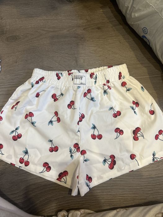 ЧИСТО НОВИ къси панталони.