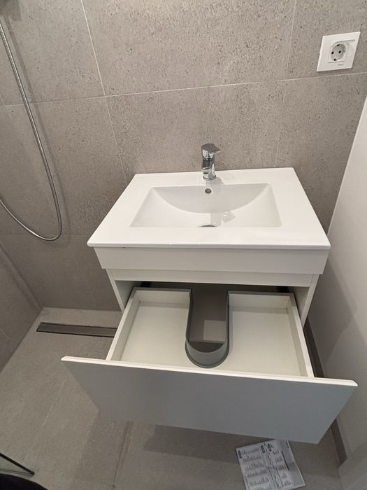 Vand lavoar cu masca si baterie Birken noua