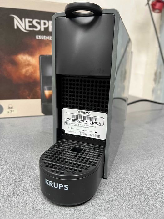 Кафемашина с капсули Nespresso by Krups Essenza Mini XN110B10 , 1260W