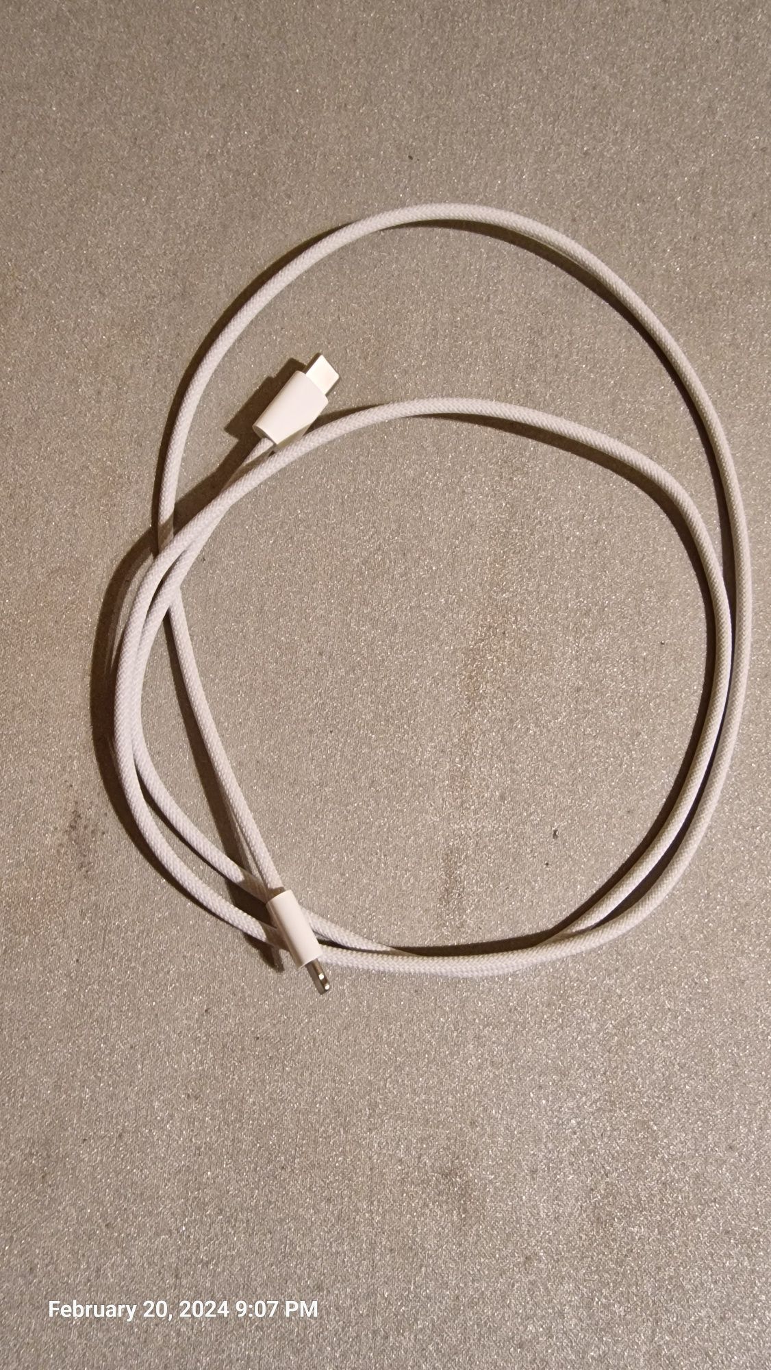 Vand cablu încărcat Iphone cu conexiune USB C