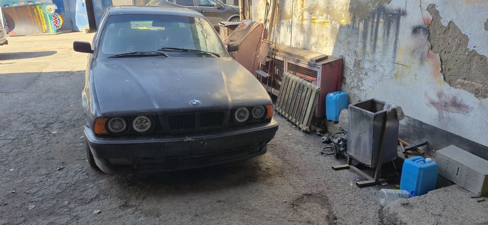 Срочно продам! Машина в нормальном состоянии,  на ходу.   Срочно