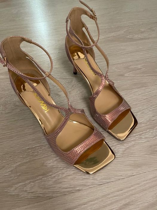 Босоножки изящные