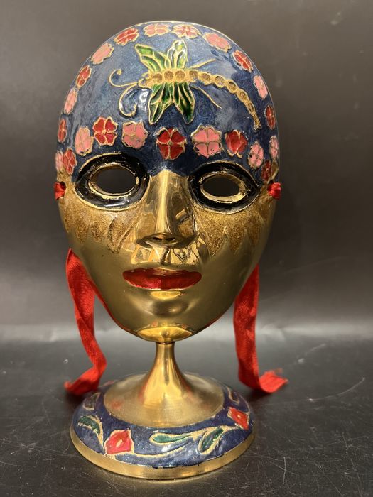Masca venetiana cu postament