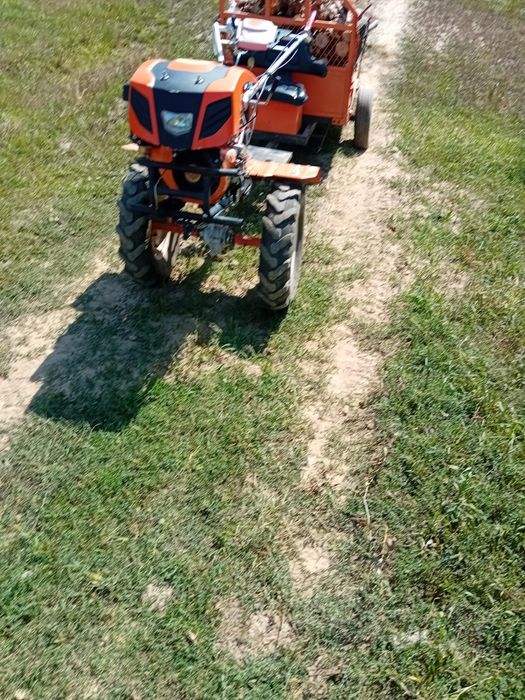 Vând motocultor 18cp cu remorca