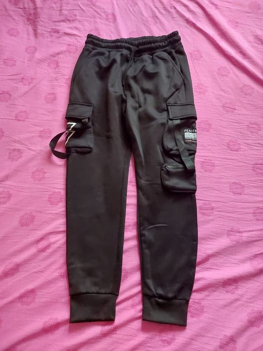 Pantaloni Cargo .