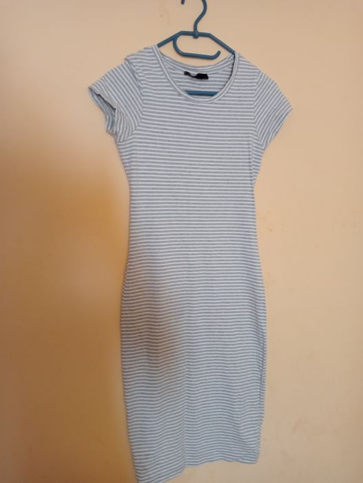 Vând rochite purtat odată