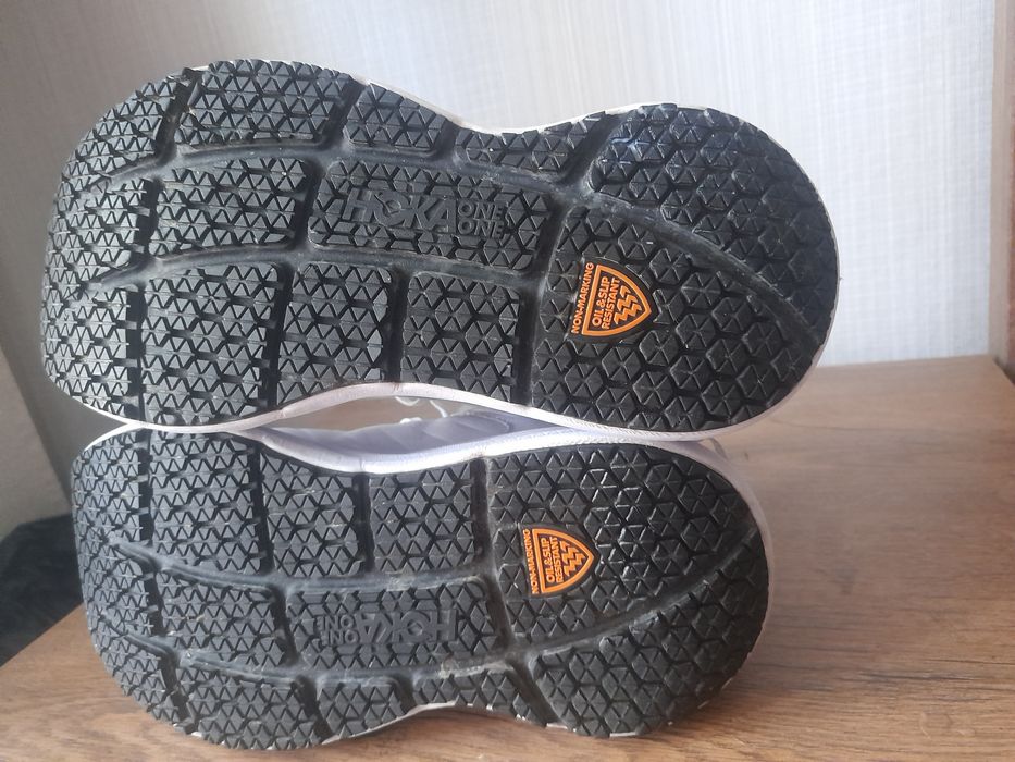 HOKA BONDI Sr маратонки 39 номер.