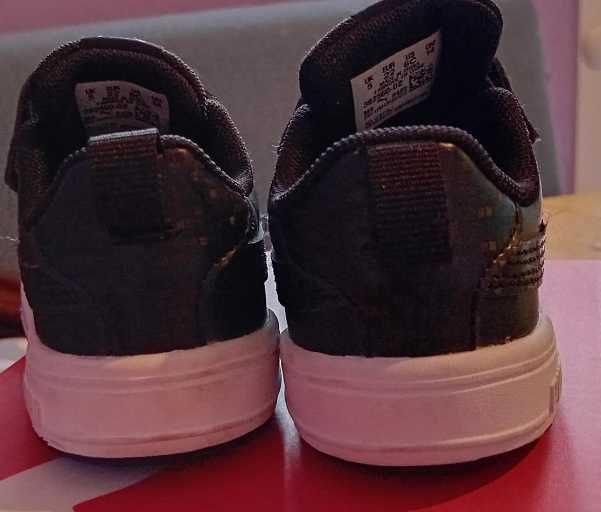Чисто нови оригинални детски маратонки Puma - номер 22
