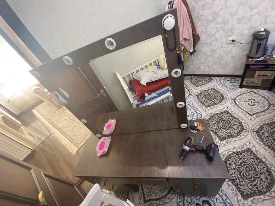 трюмо янгиде свети бор