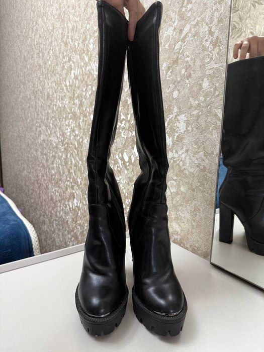 Продаются высокие сапоги, утепленные в отличном состоянии