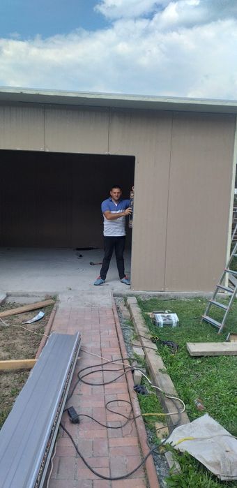 Vînd garaj din panouri sandwich la cerere