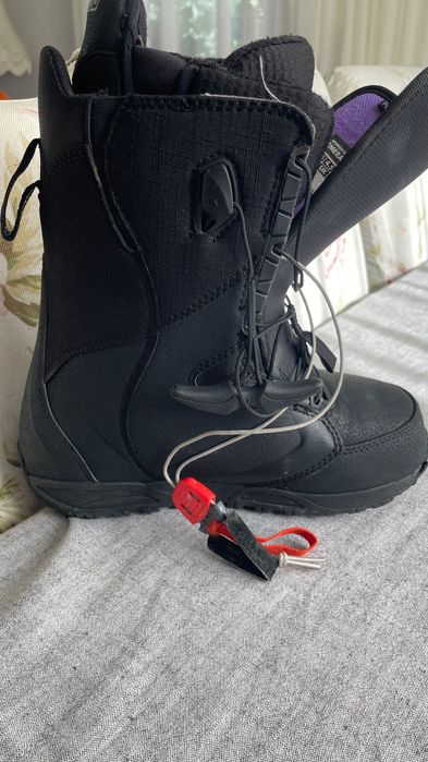 Boots snowboard fete Burton Emerald marime 36.5