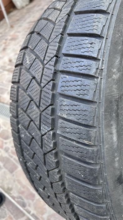 Гуми 19-ки всесезонни 235/40 R19