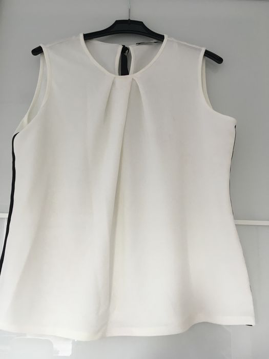 bluza alba fara maneca cu garnitura neagra