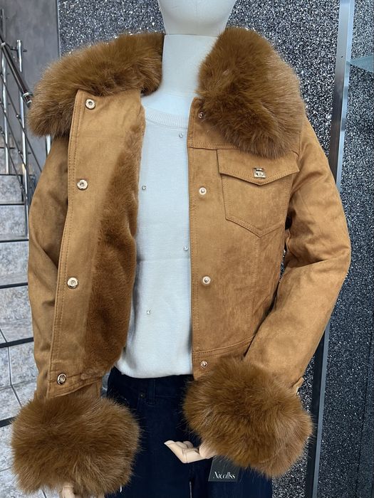 Дамско яке със свалящ се пух на яката и ръкавите