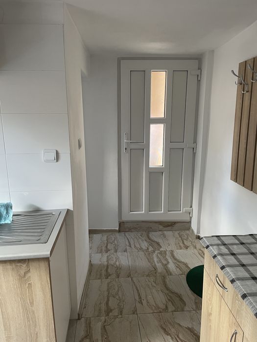 De închiriat o cameră cu baie