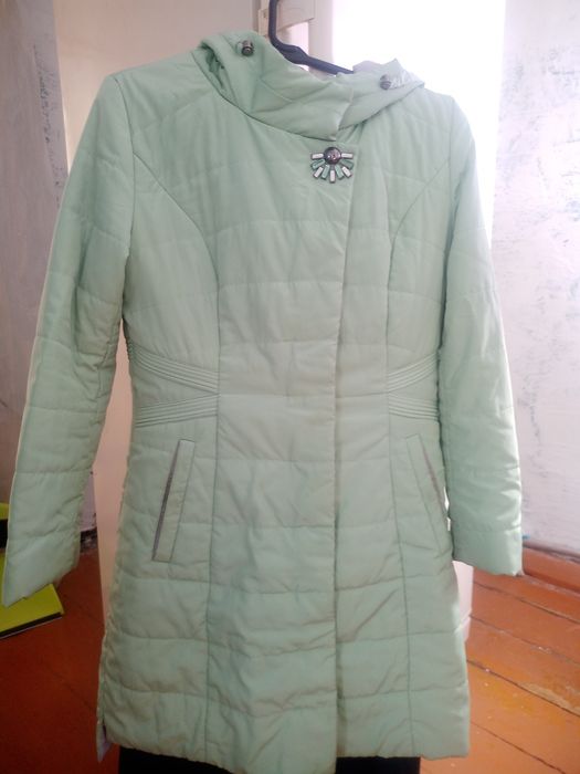 Продам демисезонное пальто