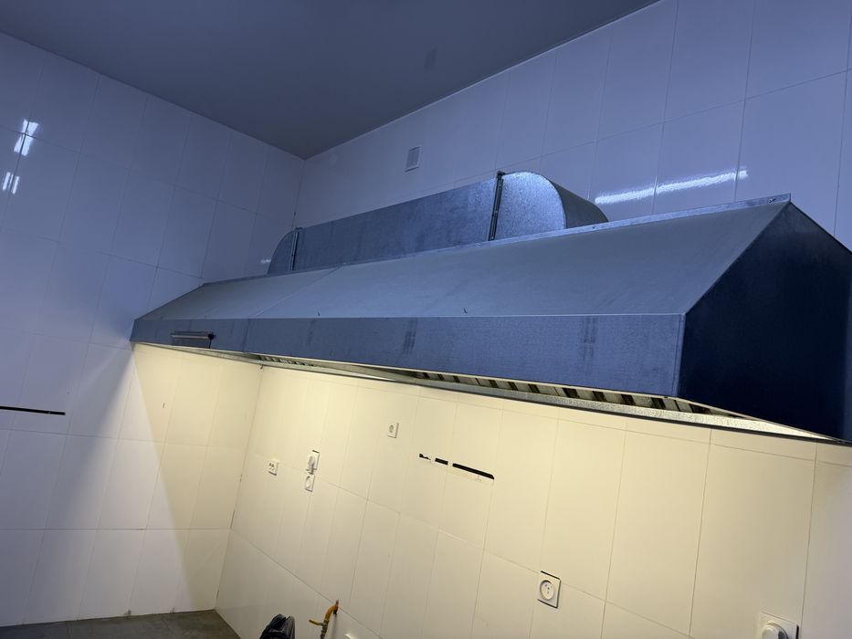 Вытежка новая размер 1 на 4 метр.