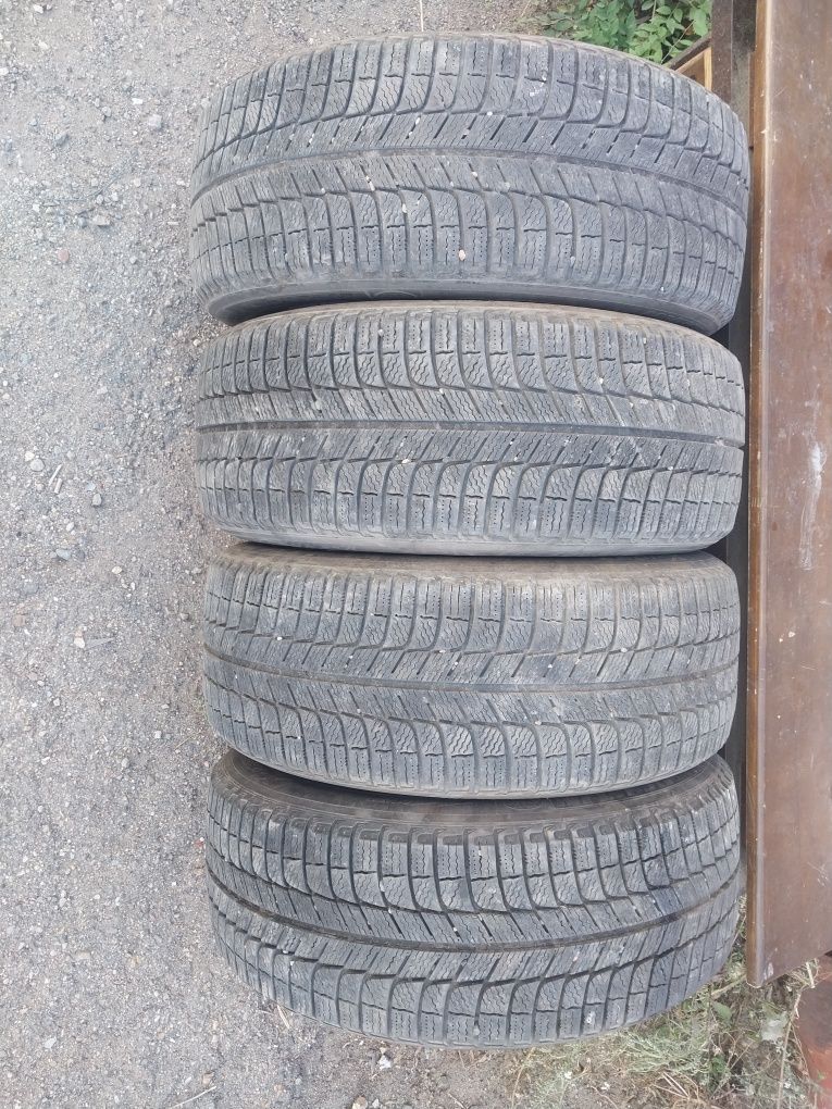 4 шины Michlen 225 55 R17. С небольшим пробегом.