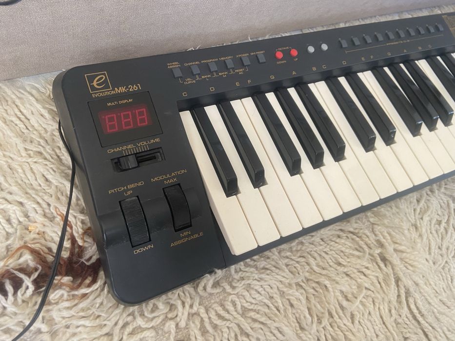 Midi клавир(доста голям и хубав )
