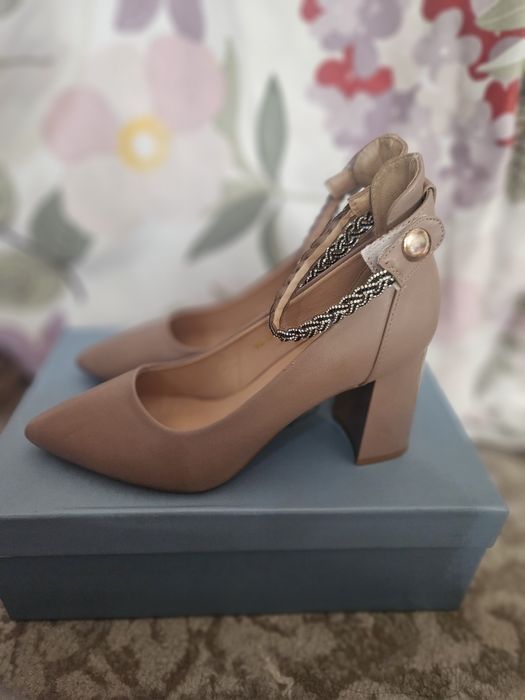 Продаю вечерние туфли