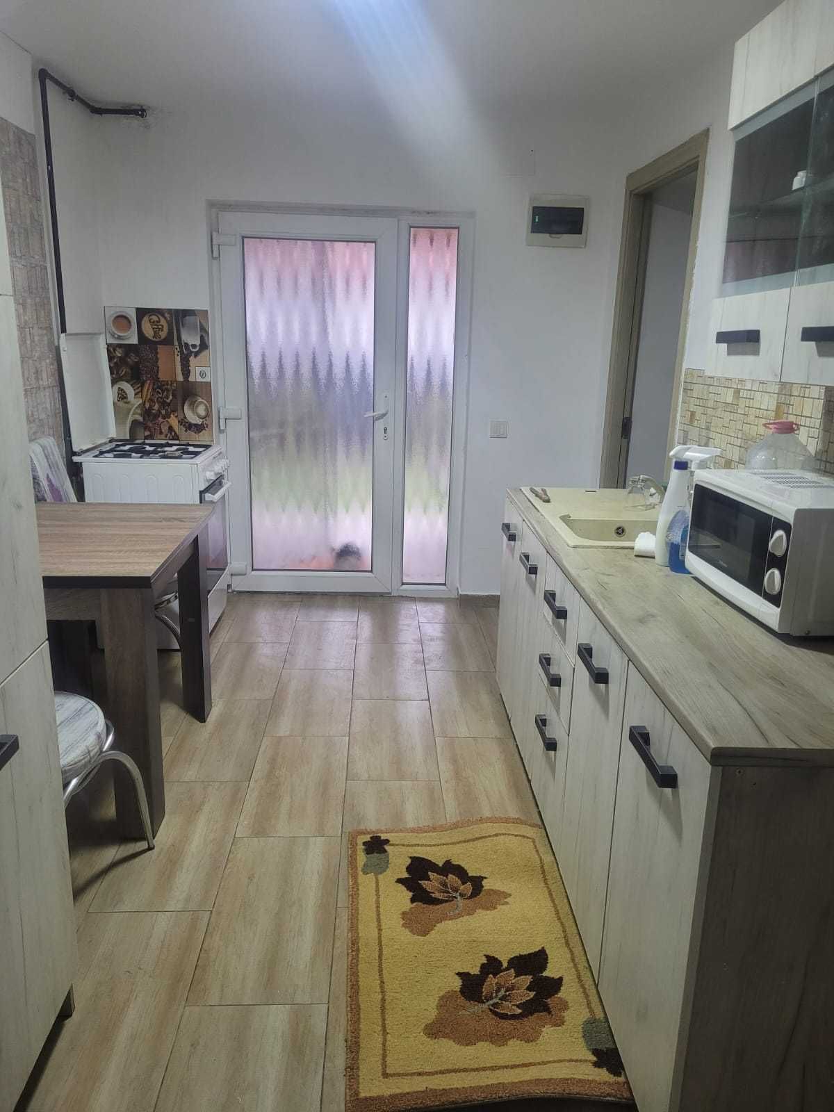 Închiriez apartament 2 camere în  casă cartierul Primăverii