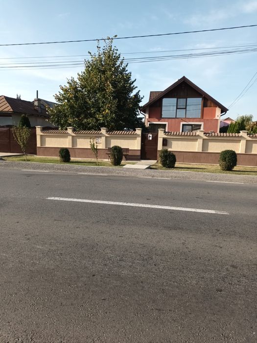 Casa la 6km de Gaesti si 60km de Bucuresti la Autostrada
