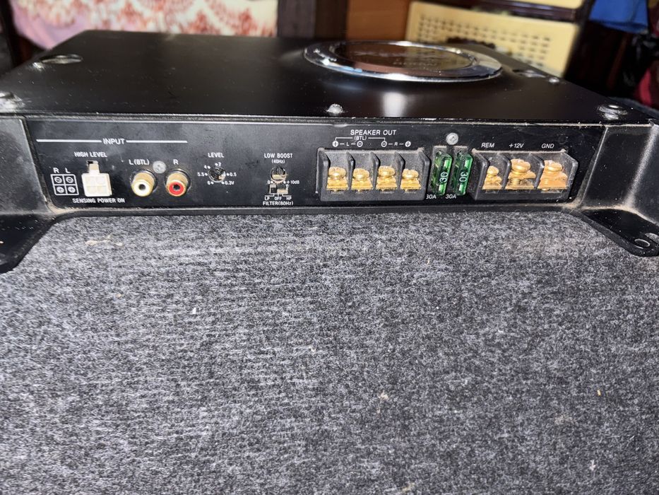 Sistem subwoofer auto