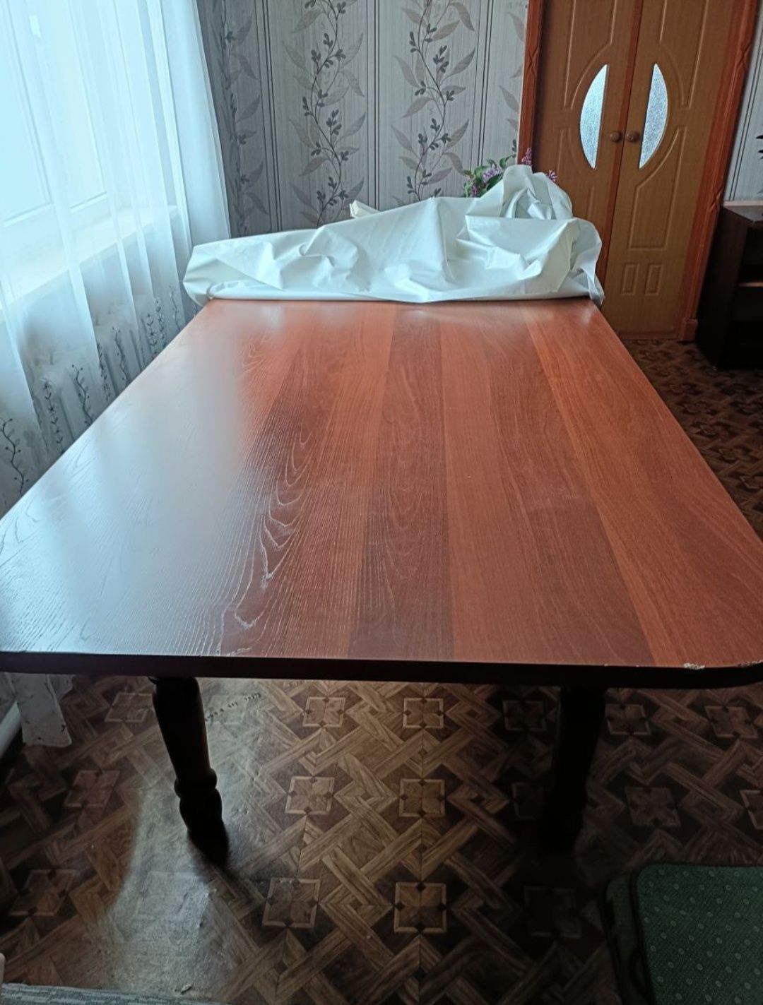 Срочно продается стол