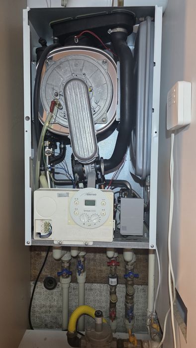 Centrala termica si kit de evacuare