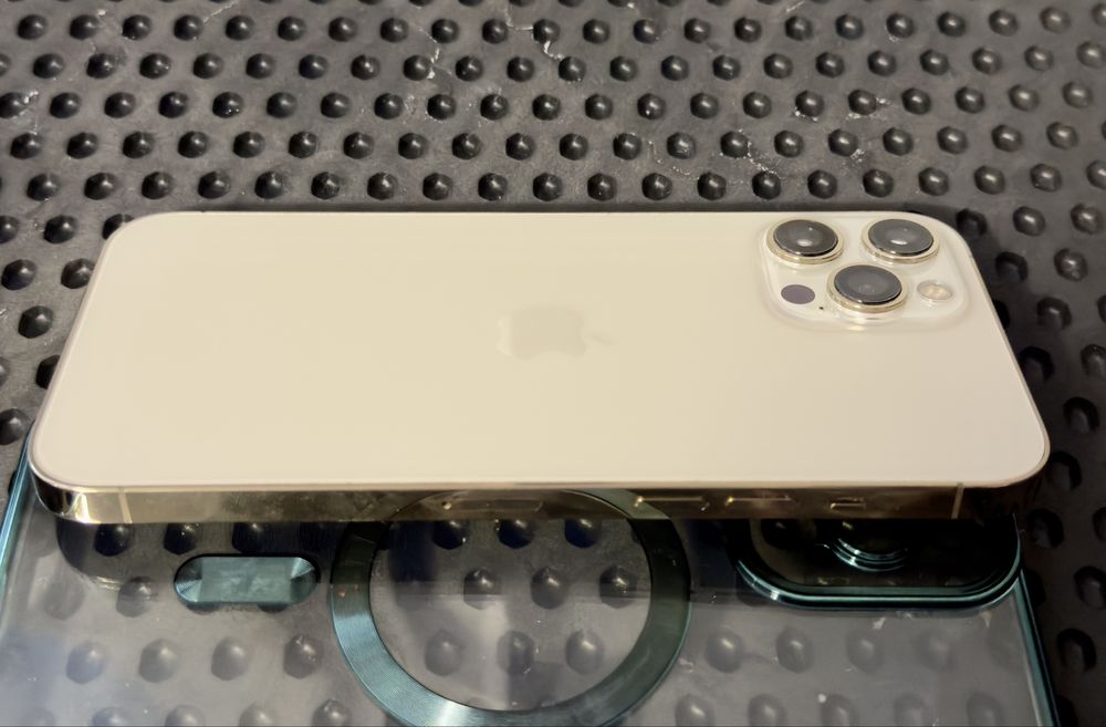 Iphone 12 PRO Max Gold + accesorii in stare bună