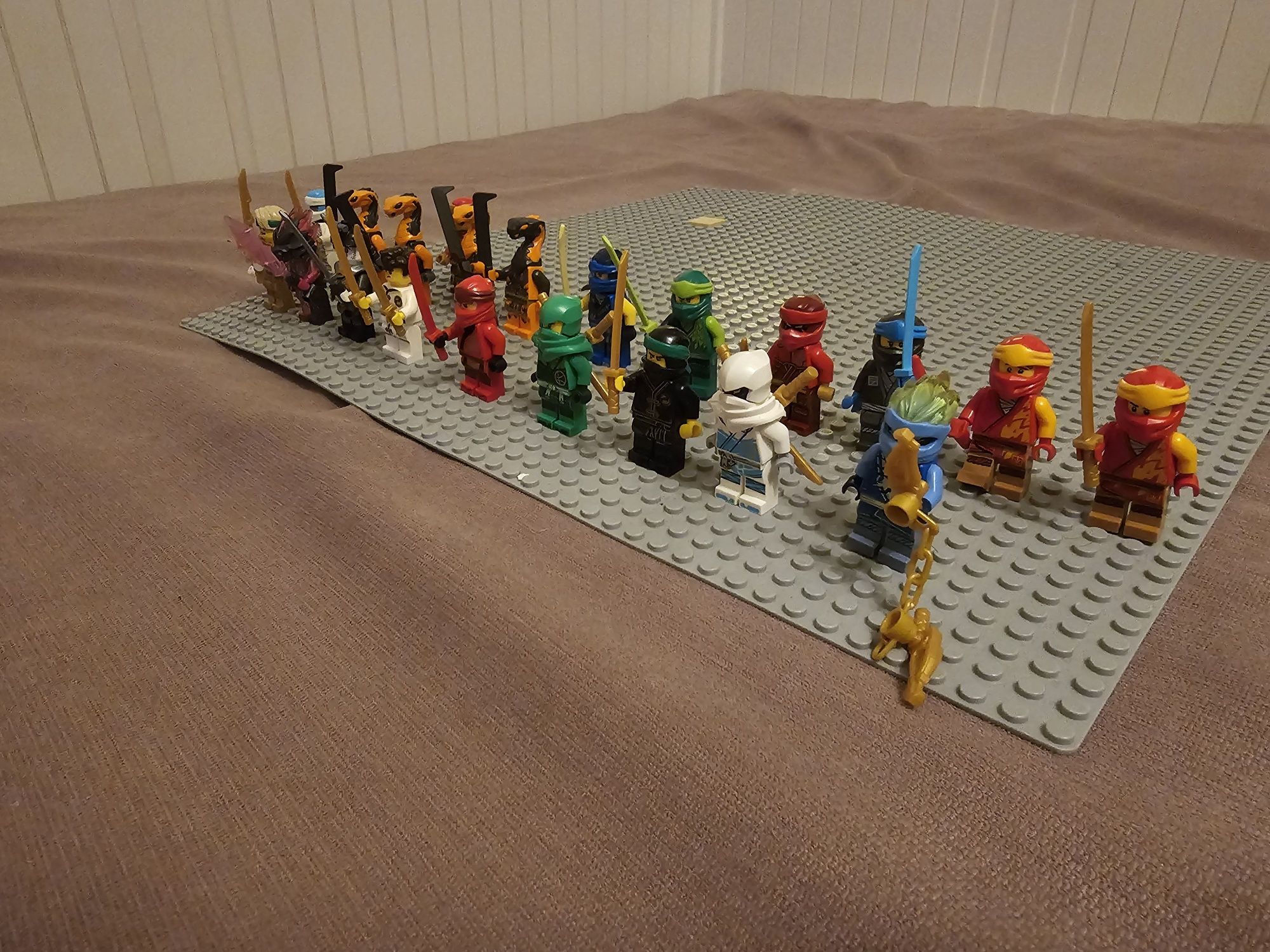 De la 15 lei, Ca noi, Figurine Lego Ninjago originale cu arme incluse