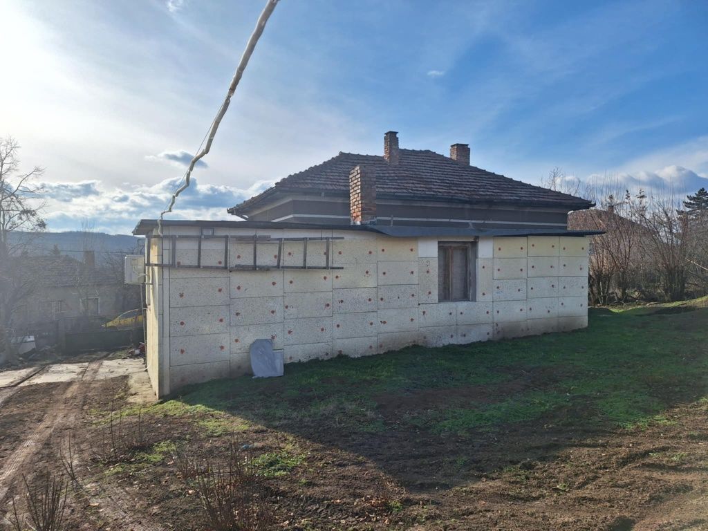 Продавам къща в село Градец