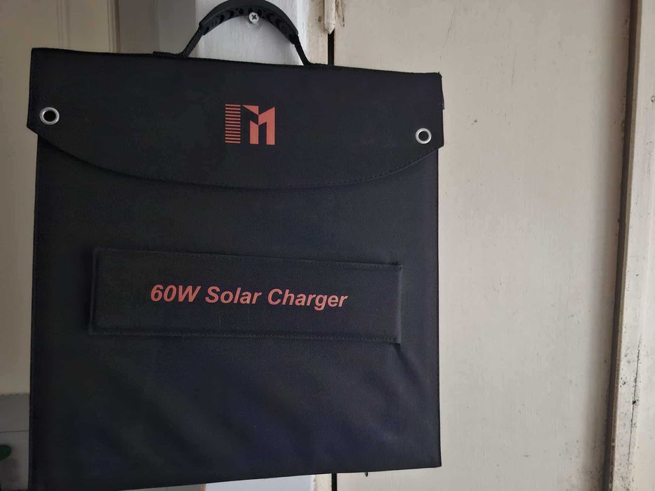 Vând panou solar portabil cu baterie