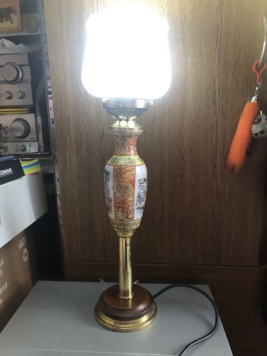 Lampa de masa 150 lei