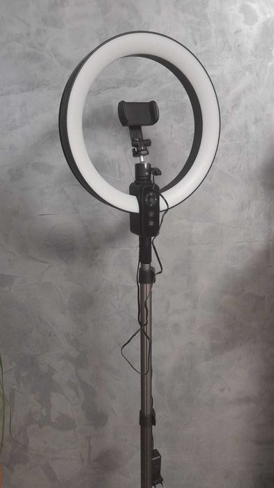 Vând lampa circulara led