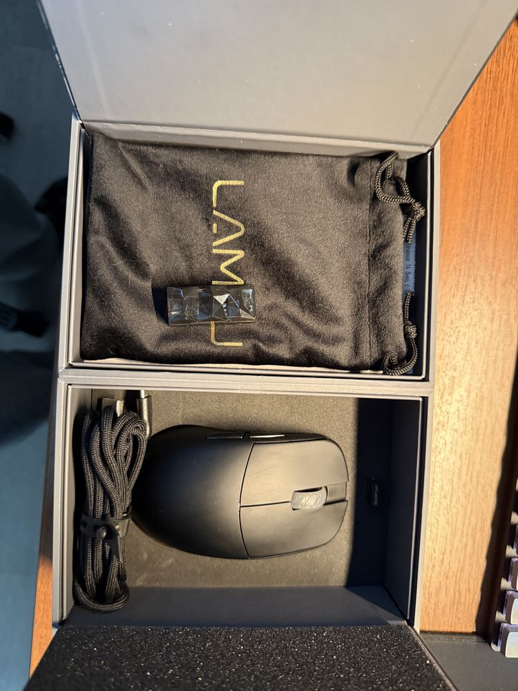Продам игровую компьютерную мышку Lamzu Atlantis mini черного цвета