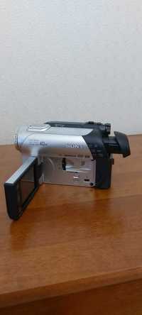 Видеокамера SONY Handycam DCR-DVD608E.