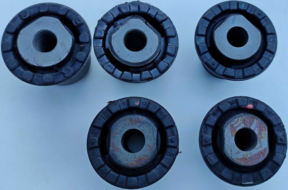 Оригинални тампони за заден мост на Форд Мондео Мк3, 1404976 и 1404977