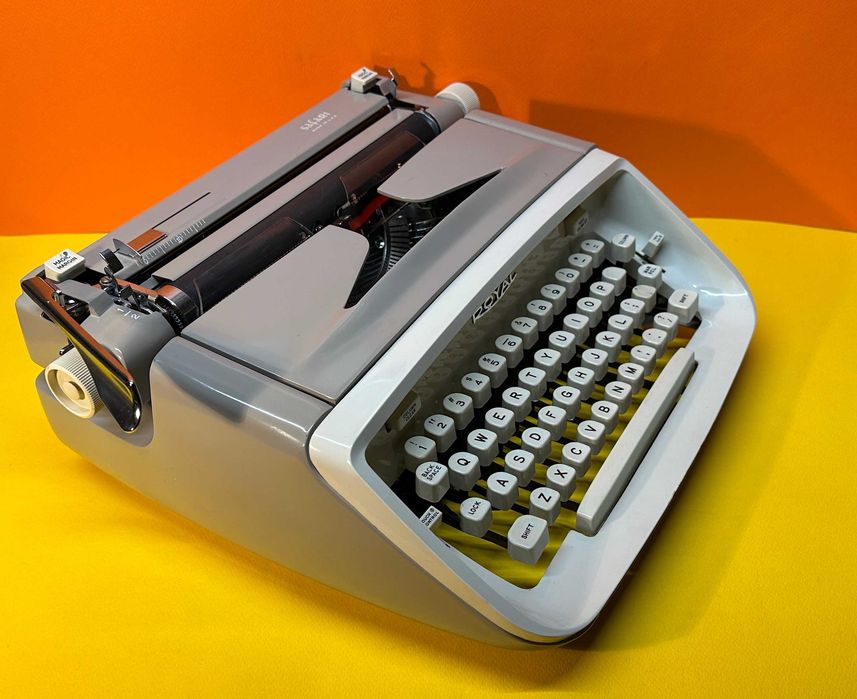 Пишеща Машина Royal Made in USA 3Цвята Qwerty клавиатура топ състояние