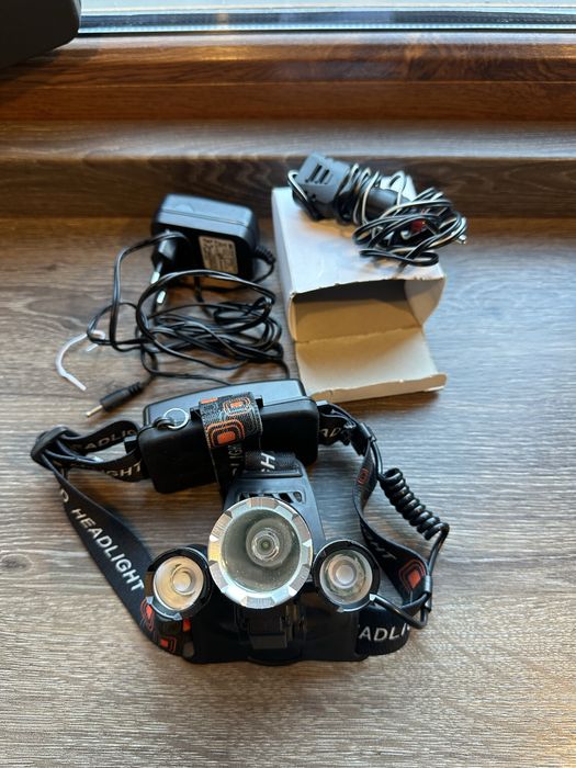 Lanterna cap LED cu acumulator